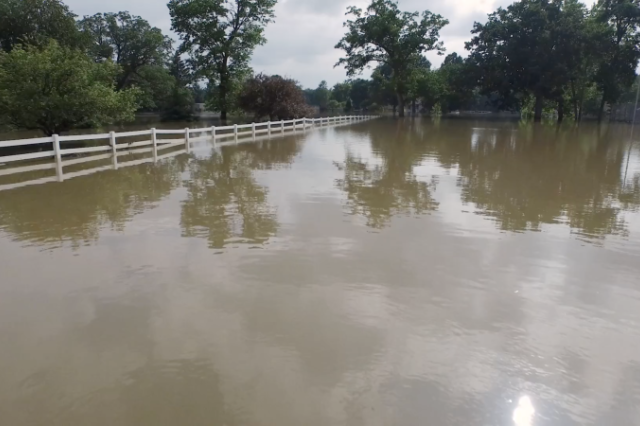 视频拍摄了2015年韦恩堡洪水,城市被淹没,使观众直观感受到洪水的危害